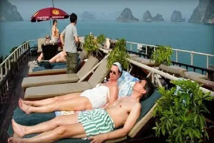 Hotspot Matrix và 2 kiểu áo hot nhất hè này: Giá chưa đến 100k mà giúp vóc dáng thon thả
